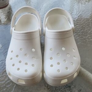 CROCS Mens 10 Womens 12 Classic Shoes